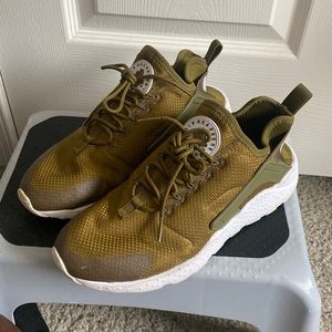 Nike Olive Green Air Huraches